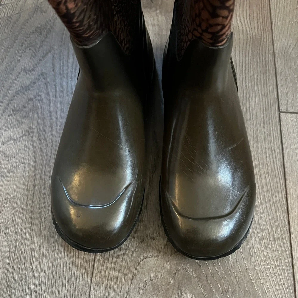 Bogs Women's North‎ Hampton Floral Chocolate Rain Boots Womens US 6